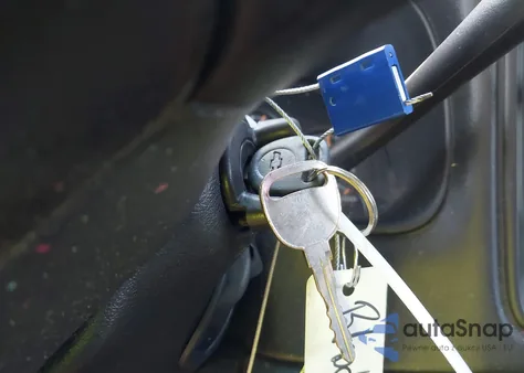 2001 Chevrolet Silverado 1500 z USA, uszkodzony, nr VIN 1GCEC14W01Z200228